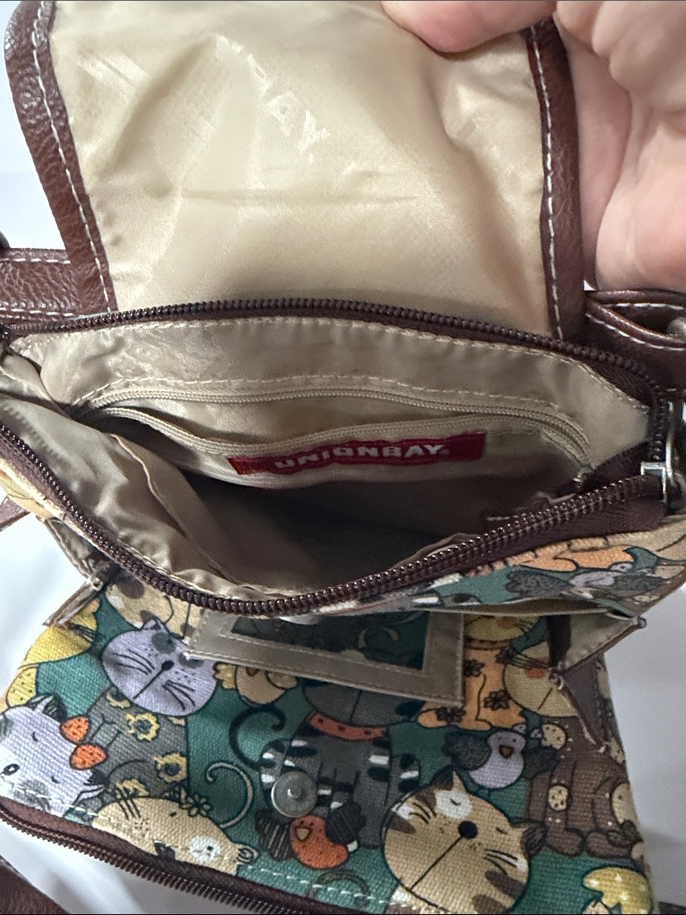 Cat Lovers Unionbay Multicolor Cat Print Crossbody with Brown Trim - Picture 2 of 2
